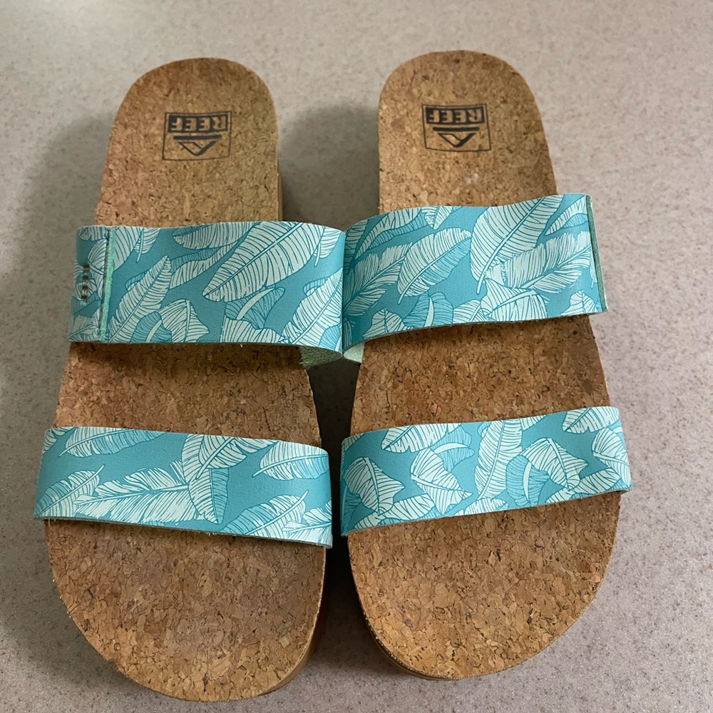 Reef Aqua Leaf Pattern Slides